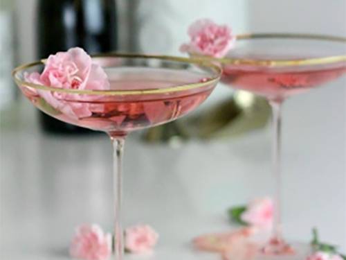 Edible flowers for stylish cocktails and desserts at parties