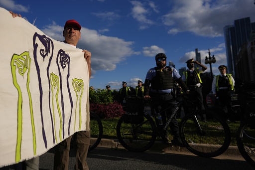 Photos capture Chicagoans’ protest against ICE and Trump’s intervention plans