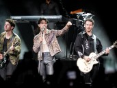 La estrategia nostálgica de los Jonas Brothers para llenar estadios: reúnen bandas separadas y les dan a sus fans lo que quieren
