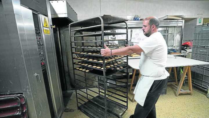 La panadería de este pueblo de Teruel tiene un secreto dulce: así es la almojábana que engancha