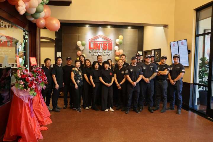 Phoenix firefighters celebrate restaurant save