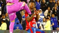 “Era penal y roja”: crece escándalo por “violenta falta” no pitada al Pasto vs. Millonarios