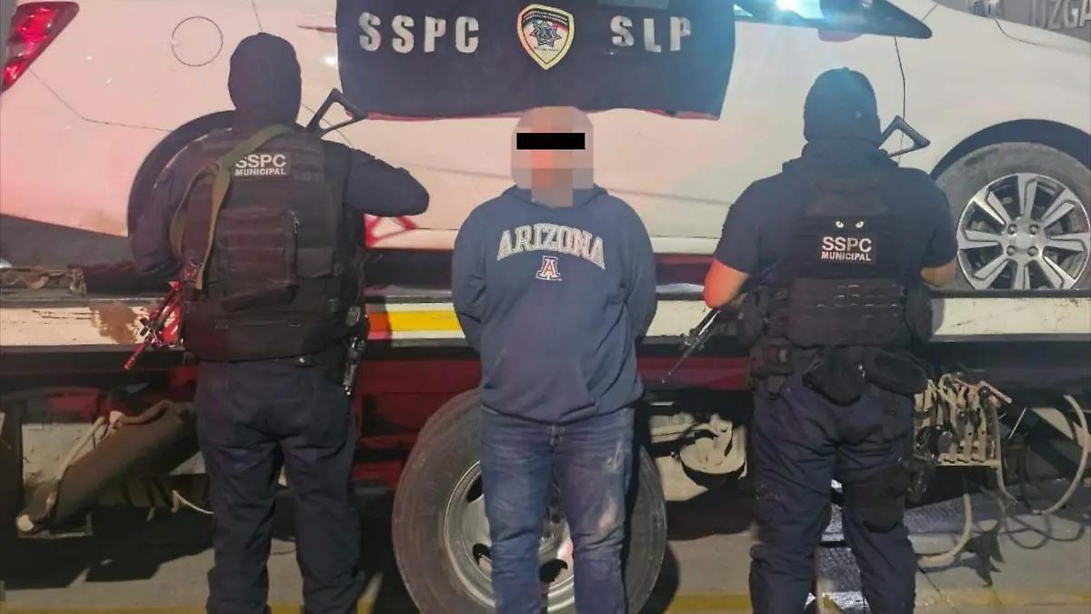 Detienen a sujeto robó vehículo a chofer de app en la colonia Margarita Morán