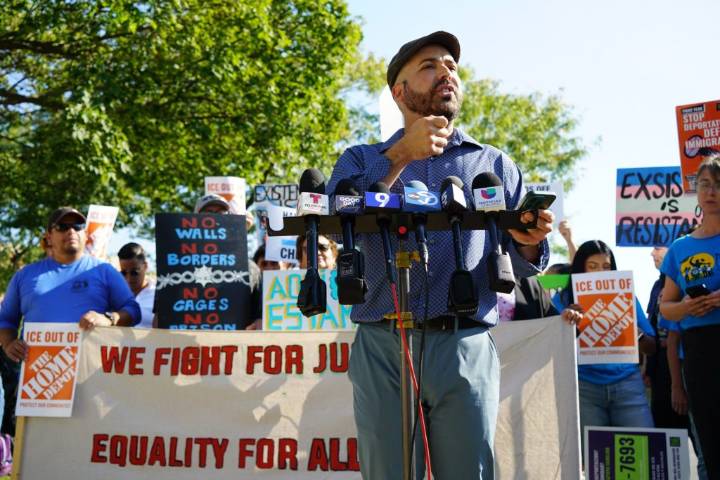 NW Side Activists, Elected Officials Promise To Unite Against ICE As More People Taken Across Chicago