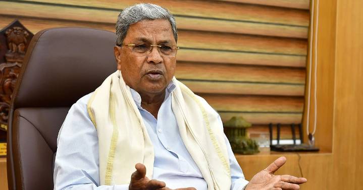 Karnataka 'Better sit at home': Karnataka CM Siddaramaiah snaps at crowd leaving before his Dasara speech