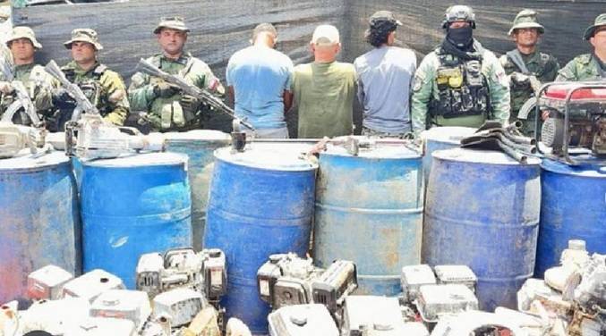 Desmantelan peligrosa banda: tres delincuentes atrapados por minería ilegal en pleno bosque.