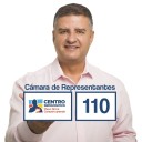 Desde el Congreso buscan regular los viajes del presidente al exterior