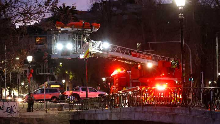 Hombre se lanzó al Mapocho escapando de guardias municipales y murió