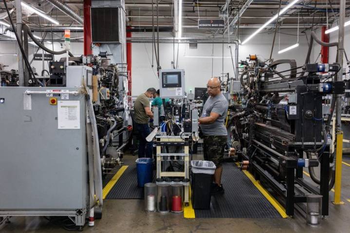 US core capital goods orders unexpectedly rise in August