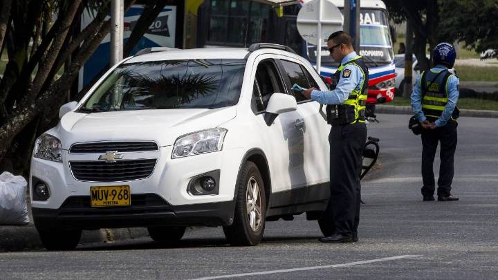 Tránsito ya no podrá imponer multas automáticas por falta de SOAT y tecnomecánica si el vehículo no está en circulación