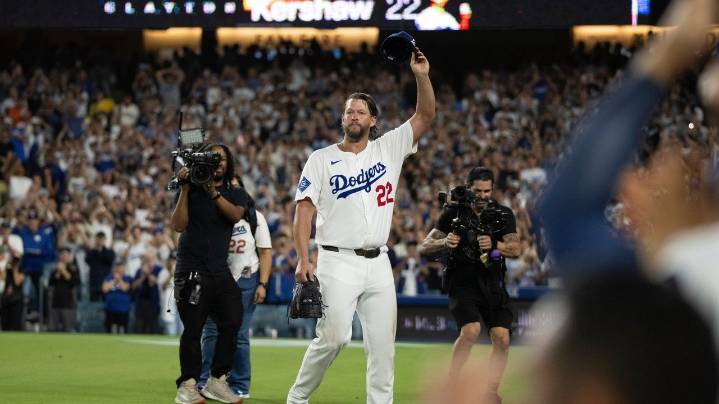 Clayton Kershaw soaks in the applause in his last regular-season start at Dodger Stadium