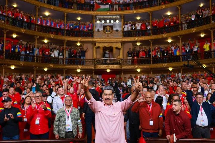 Maduro convoca a las bases a preparar la «lucha armada» en caso de «agresión»