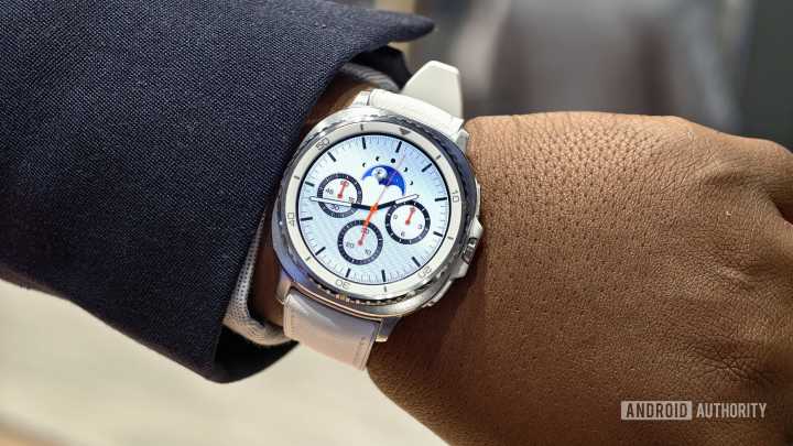 New record-low price: Samsung Galaxy Watch 8 Classic is already $140 off!