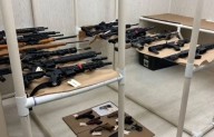 Arrestan a menor en Washington con arsenal y presunto plan de ataque