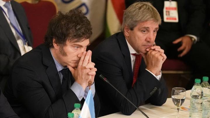 Tras la decisión oficial de intervenir para frenar el dólar, crecen las dudas del mercado sobre el plan económico poselectoral