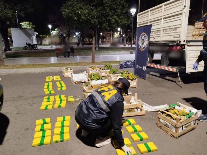 Las rutas de los cargamentos de bananas y cocaína se cruzan en Santiago del Estero
