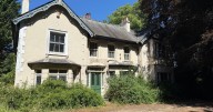 Dreamy 7 bedroom family home with 12 acres near one of Kent's most desirable towns goes to auction