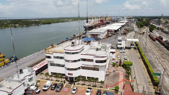 Sobornos por huachicol fiscal en la Aduana de Tampico se entregaban en cajas de perfumes