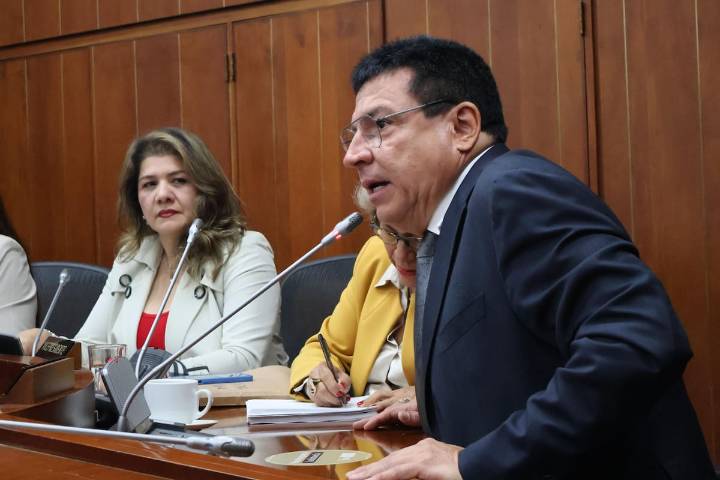 Presidente de Comisión Séptima da ultimátum a ponentes de Reforma a la Salud para el tercer debate
