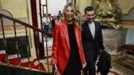 Yolanda Díaz irrumpe en el Congreso con un look vibrante que marca tendencia este otoño
