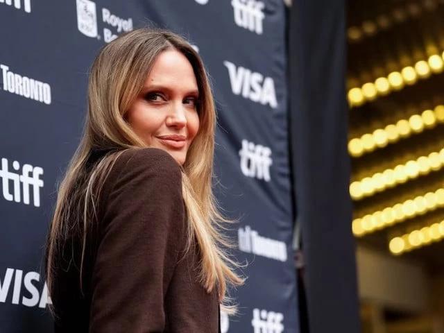 Angelina Jolie opens up about family history of cancer