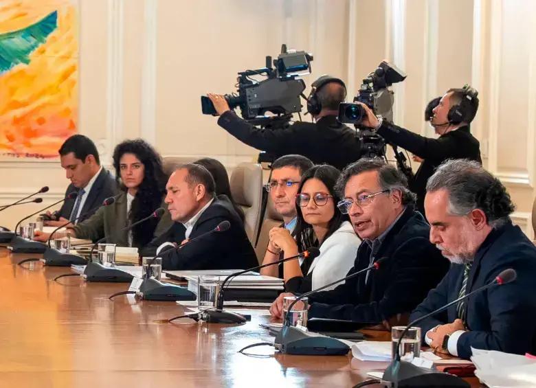 El caos de gabinete que Petro reconfiguró en cuatro días para no perder el Congreso, ¿qué sigue?