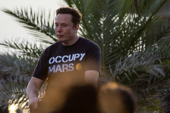 Elon Musk: Starlink's EchoStar Acquisition to Expand Satellite