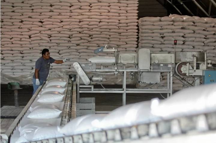 Azúcar de contrabando representa un riesgo oculto para la salud de millones de mexicanos
