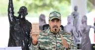 Nicolás Maduro dice que si Venezuela fuera agredida "pasaría a una etapa de lucha armada"