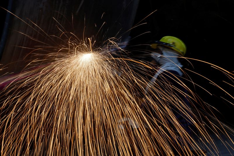 India's industrial output rises 4% y/y in August