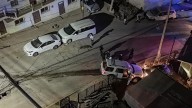 Joven asesinado en su camioneta; termina chocando contra un auto estacionado