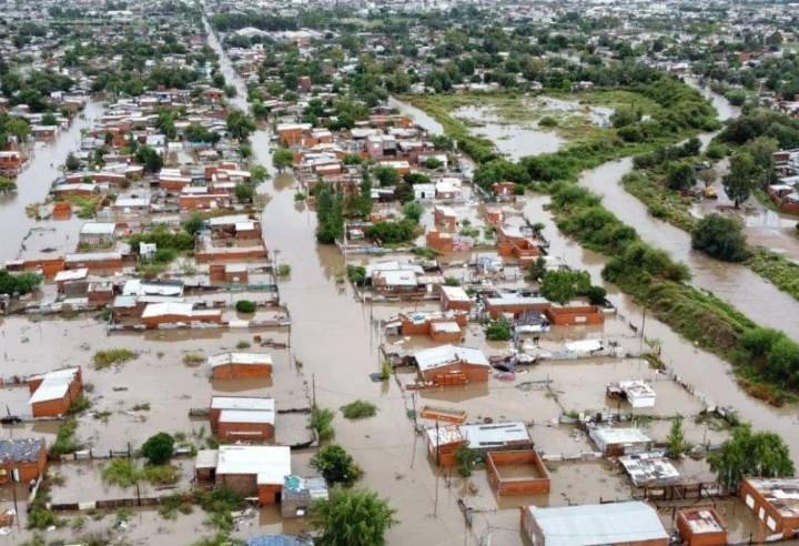 Milei recorta a la mitad el Fondo de Ayuda a Bahía Blanca otorgado por la histórica inundación