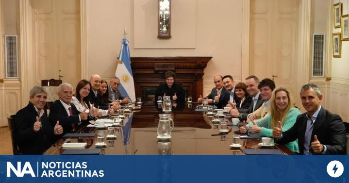 Milei encabezó una reunión de Gabinete tras regresar de Paraguay