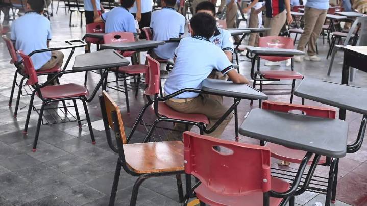 Apagones en Tampico: 960 alumnos de secundaria toman clases al aire libre por fallas de CFE