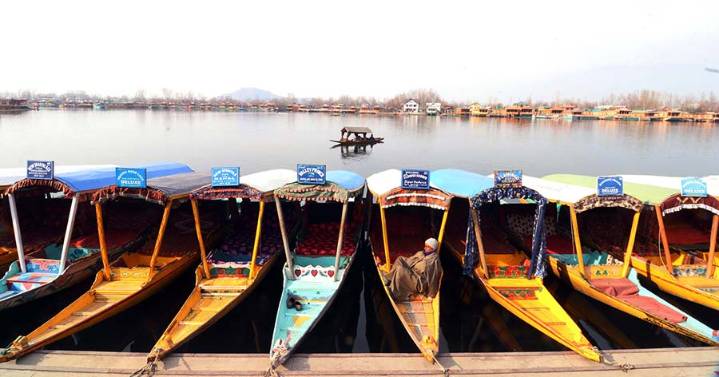 Business Slump Forces Shikara Owners to Seek Other Jobs for Survival