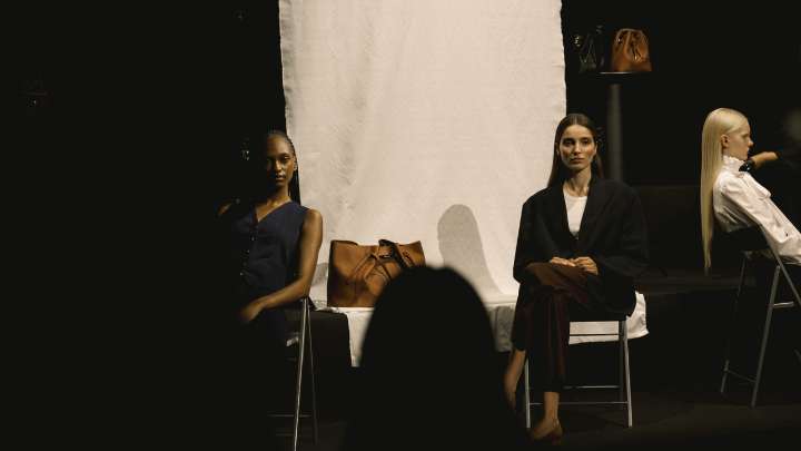 La firma española líder en bolsos Paris/64 debuta en la MBFWMadrid: "La elegancia silenciosa es mi leitmotiv"