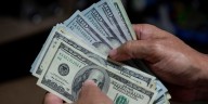 Quitan el cepo cambiario para quienes reciben dólares por trabajar para empresas extranjeras