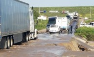 Deslave en carretera federal afecta el tránsito en el noroeste de México