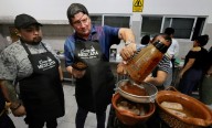 Se deleitan con birria y barbacoa