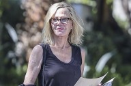 Melanie Griffith presume su lado artístico, Demi Lovato de fiesta y más fotos de famosos ¡Míralos!