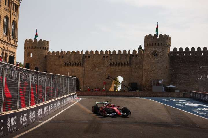 Lewis Hamilton se impone en ensayos libres