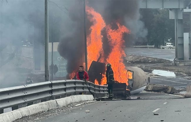 Suman 21 muertos por explosión de pipa en Iztapalapa