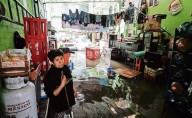 “Nunca se había inundado así la colonia”, afirman vecinos tras tromba en Iztapalapa