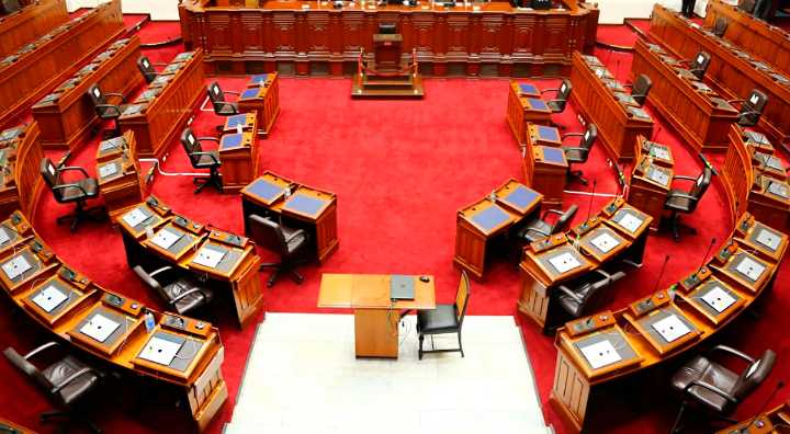 Congreso aprueba que pensiones de docentes jubilados sean equivalentes a la primera escala magisterial