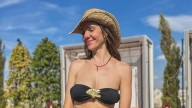 Julieta Nair Calvo se mostró en microbikini joya desde una terraza de lujo en Madrid