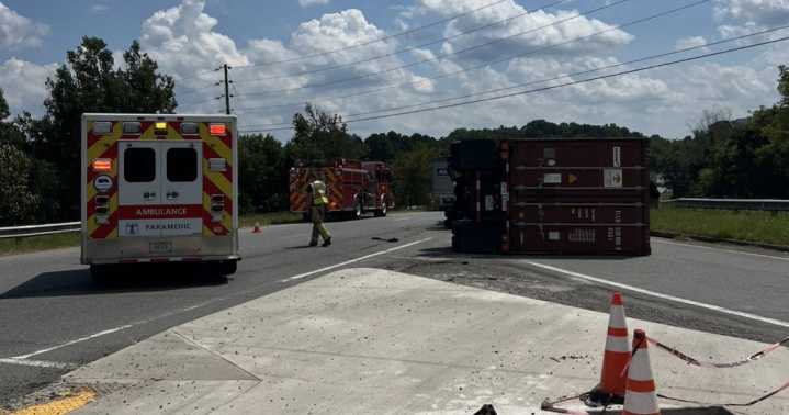 UPDATE: I-75 SB entrance ramp reopens after truck overturns near Connector 3