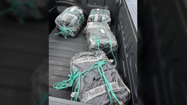 5 attempt border fence scale with nearly 100 lbs of marijuana