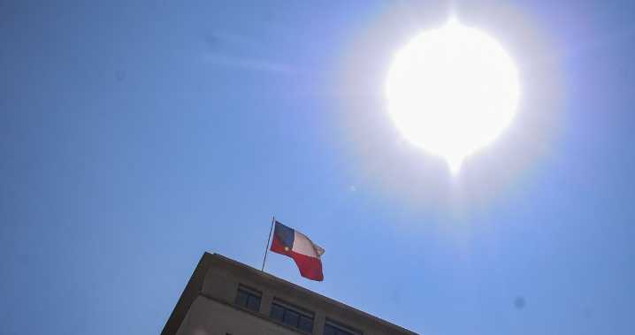 Pronostican calor extremo para Santiago esta semana: máximas alcanzarían los 32 °C