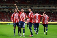 Chivas derrota a Necaxa y amarga el regreso de Fernando Gago al Estadio Akron