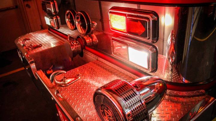 Fire at NJ home’s garage displaces residents
